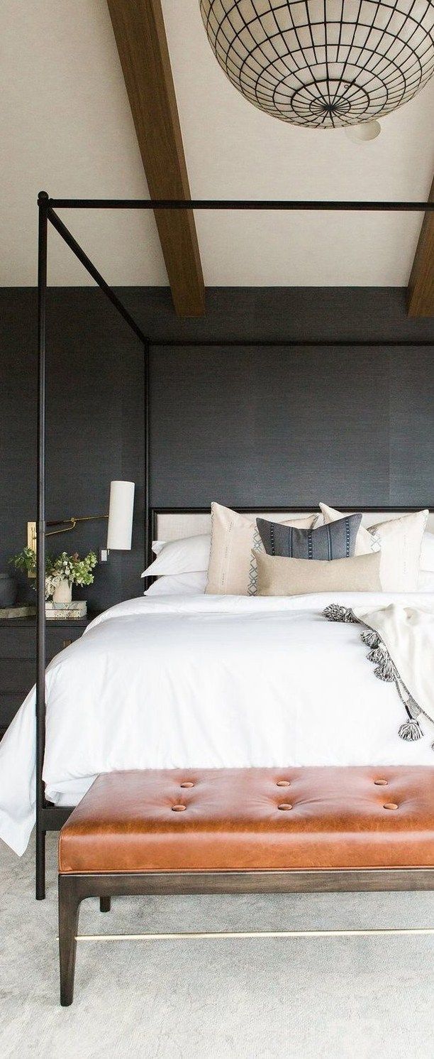 Master Bedroom With Grass Wallpaper, Statement Chandelier - Slaapkamer Donkere Muren , HD Wallpaper & Backgrounds