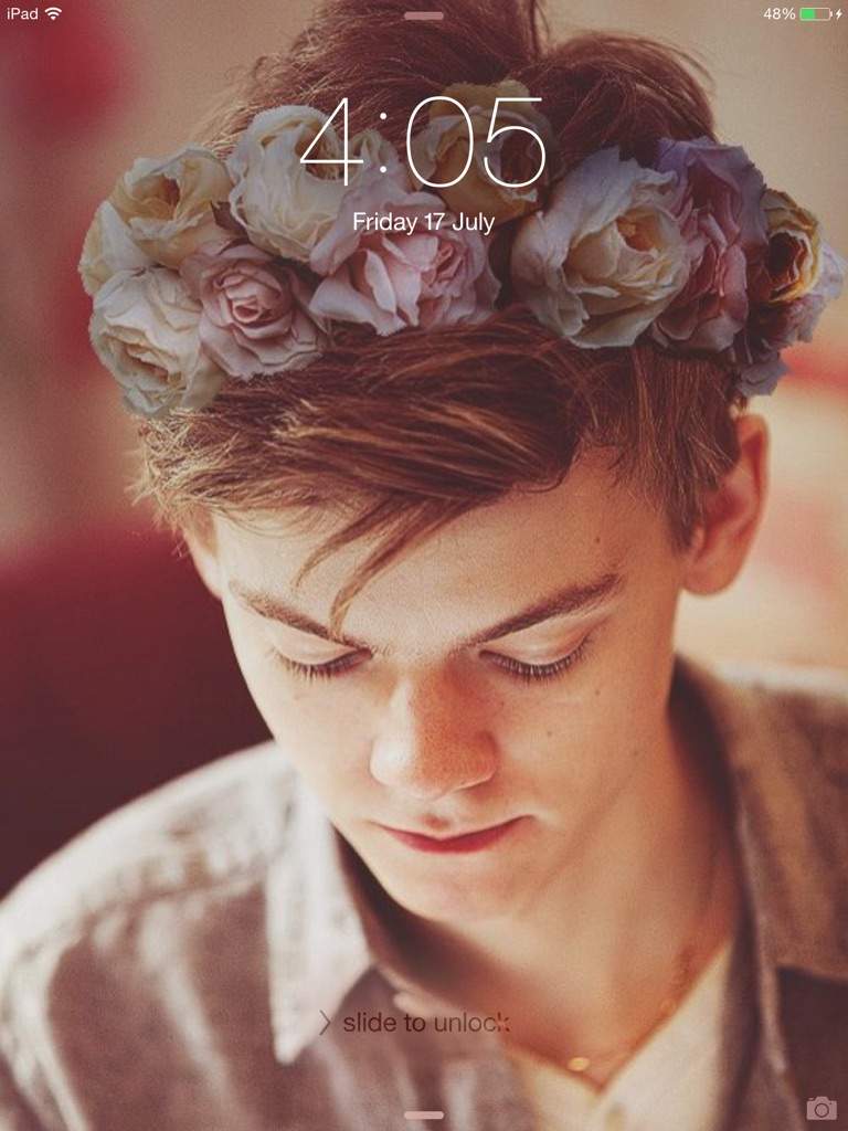 My Lock Screen Is The Actor Thomas Brodie Sangster - Thomas Brodie Sangster , HD Wallpaper & Backgrounds