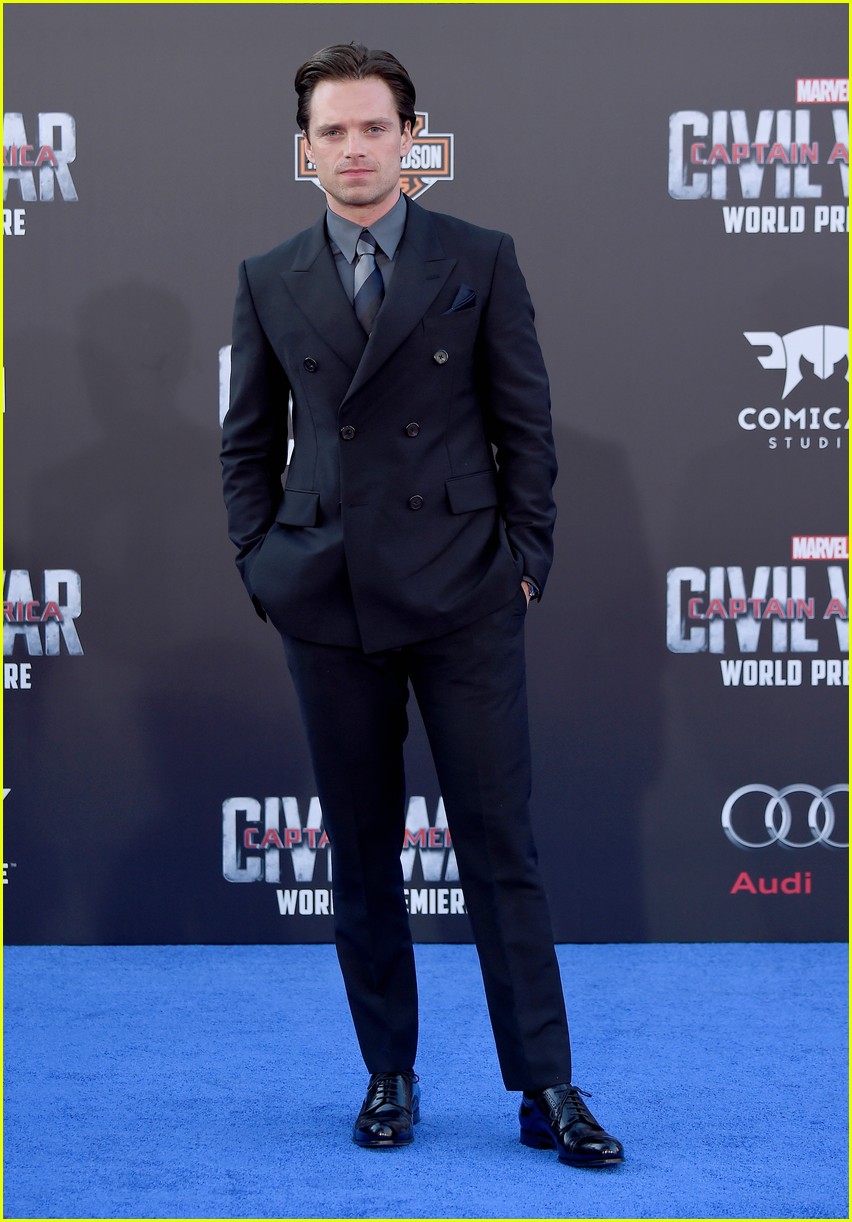 Chris Evans & Sebastian Stan Rep Team Cap At 'civil - Sebastian Stan Marvel Premiere , HD Wallpaper & Backgrounds