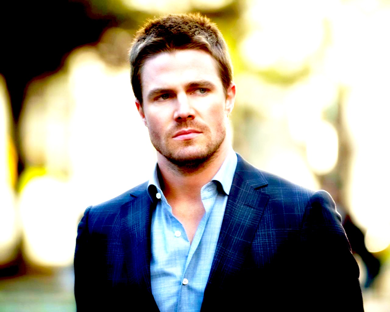 Oliver Queen - Oliver Queen Business Suit , HD Wallpaper & Backgrounds