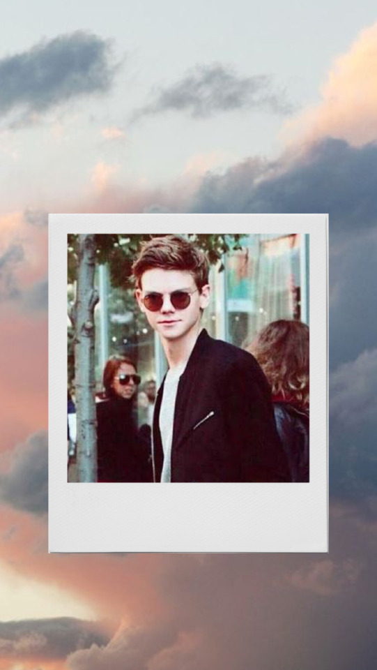 Requested Thomas Sangster - Thomas Brodie Sangster Sunglasses , HD Wallpaper & Backgrounds