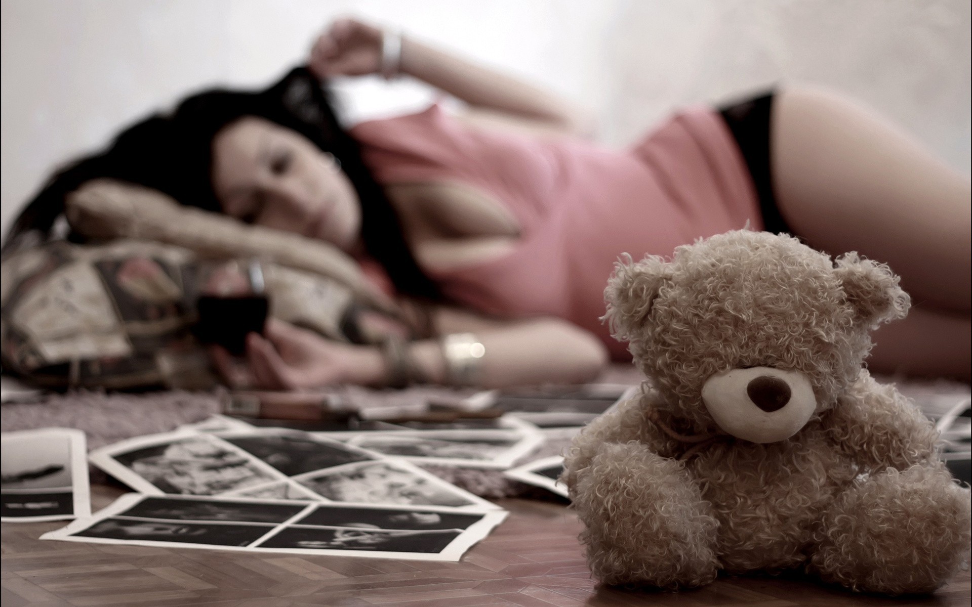 Girl With Teddy Bear Wallpaper - Girl With Teddy Bear , HD Wallpaper & Backgrounds