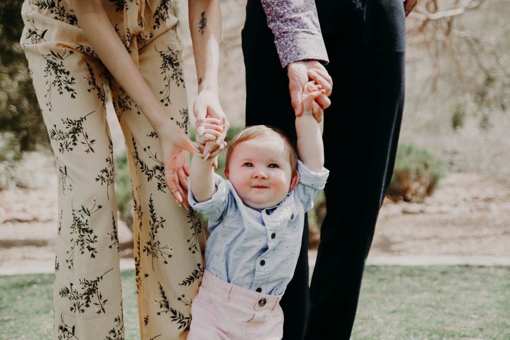 Baby Girl With Cute Flower Hair Bow Sparks Smile Full - Parents Unsplash , HD Wallpaper & Backgrounds