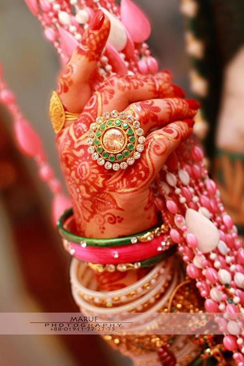 Bridal Mehndi Hand Jewelry And Bangles - Mehndi In Hands With Bangles , HD Wallpaper & Backgrounds