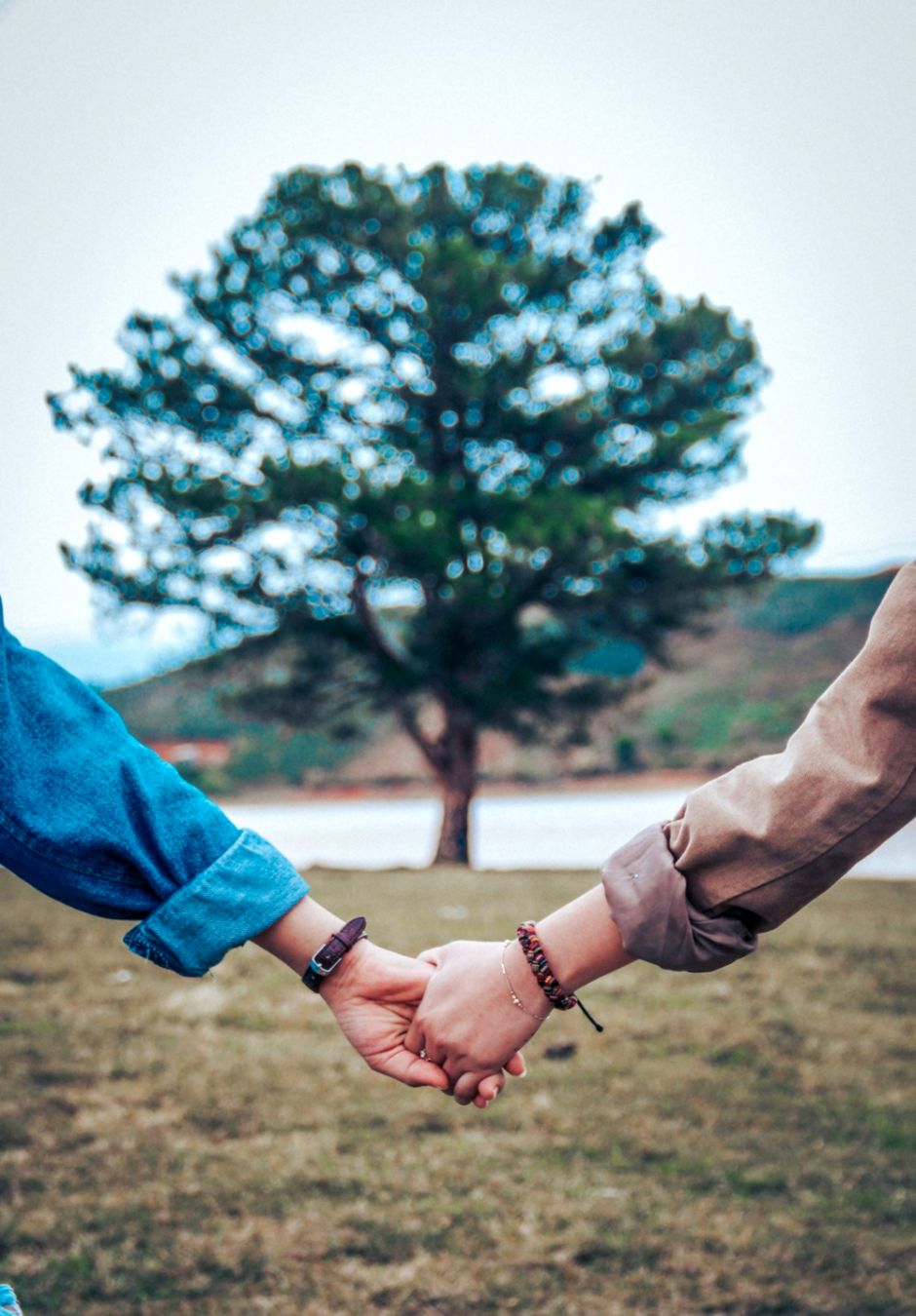 500 Holding Hands Pictures & Images Hd Download Free - Background Of Holding Hands , HD Wallpaper & Backgrounds