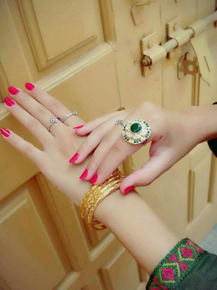 #gold #dp Girl Hand Pic, Girls Hand, Hand Pictures, - Whatsapp Dp Beautiful Hands , HD Wallpaper & Backgrounds