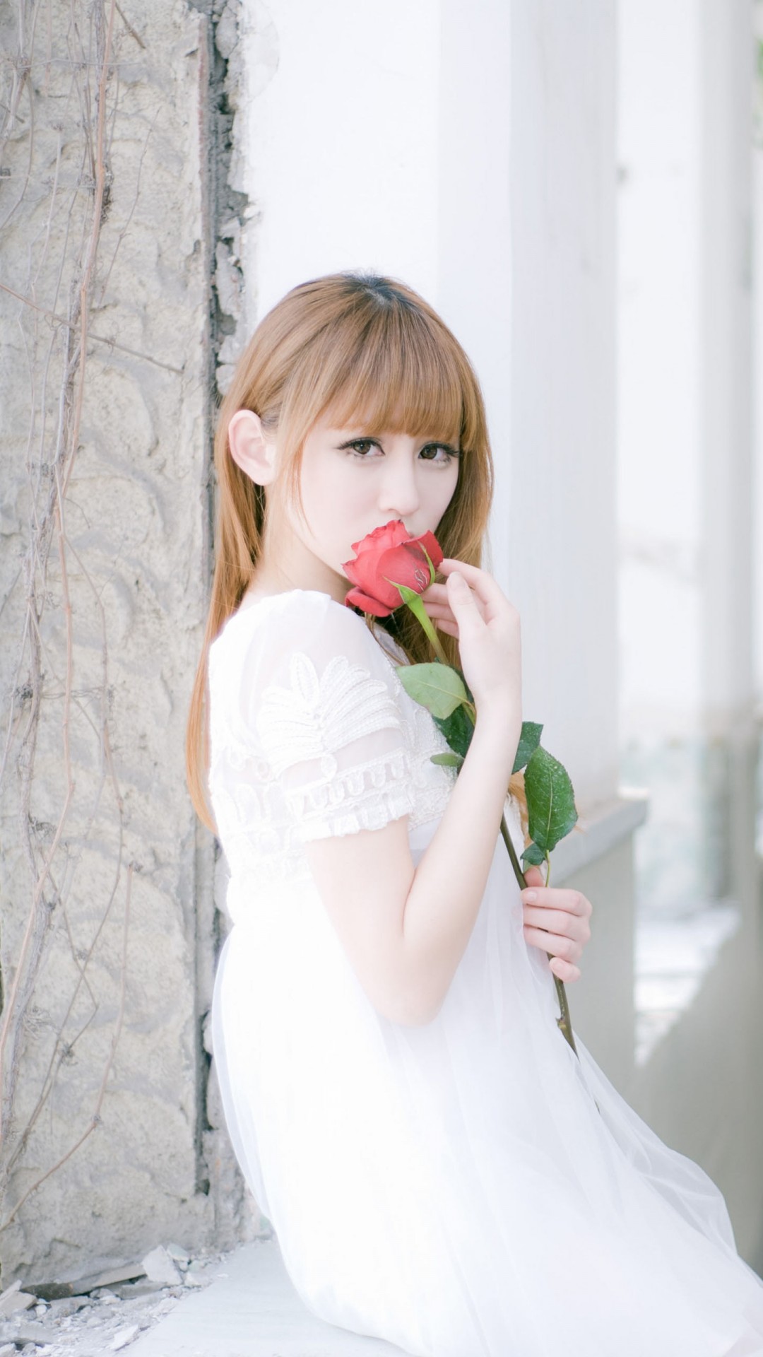 Rose - Girl With Rose In Hand , HD Wallpaper & Backgrounds