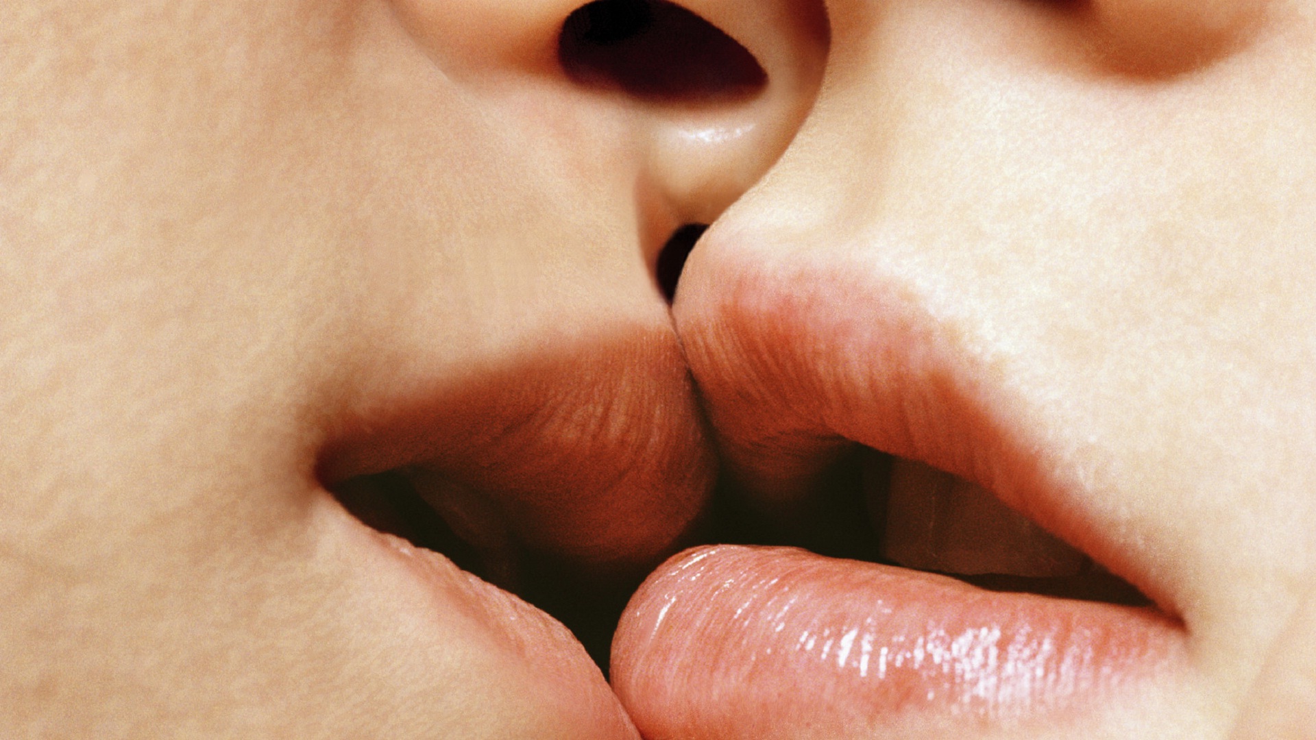 Close Up Passionate Kiss, wallpapers & background download.