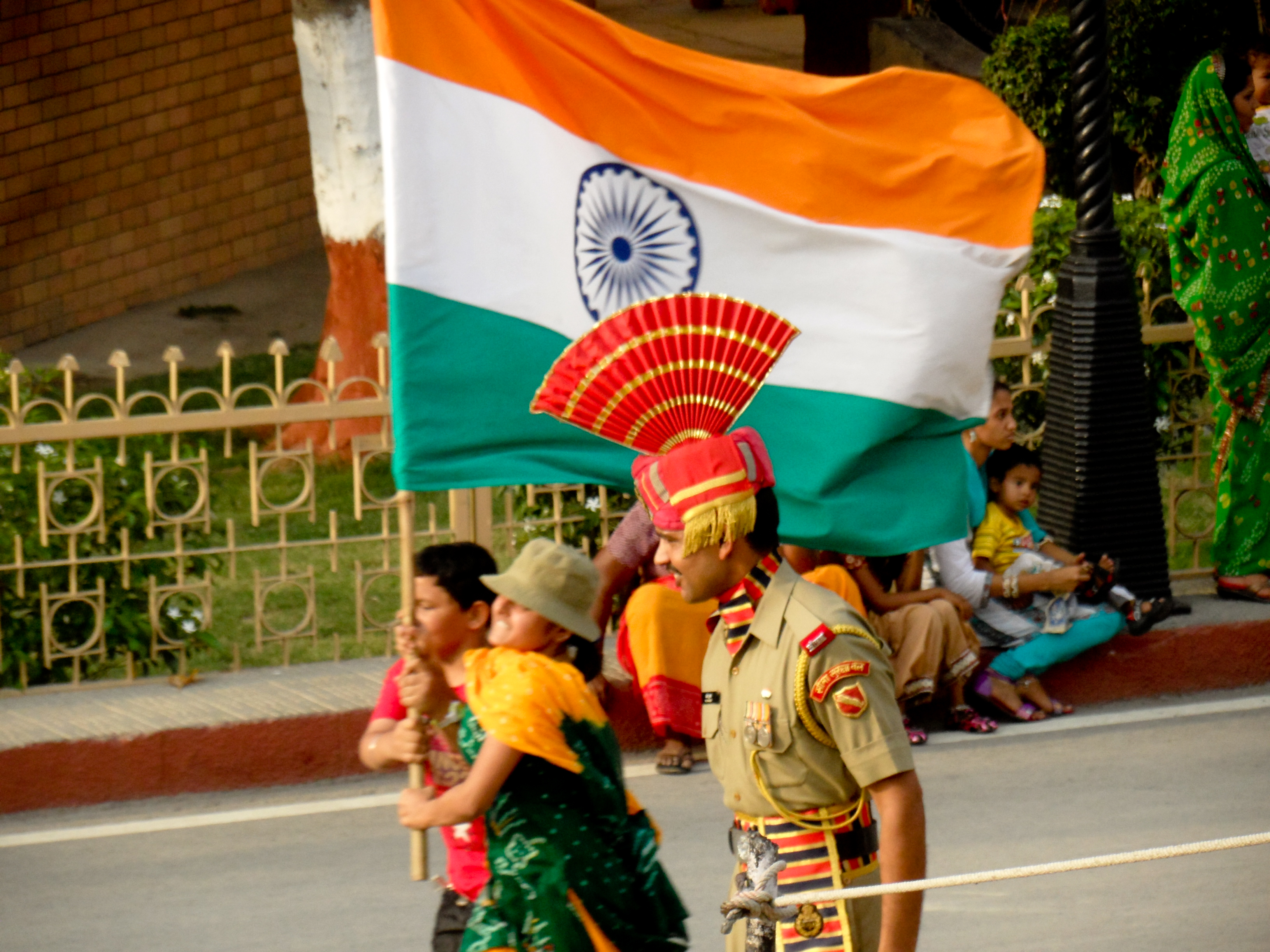 Bsf And Flag Runnig, Wagah Border - Child , HD Wallpaper & Backgrounds