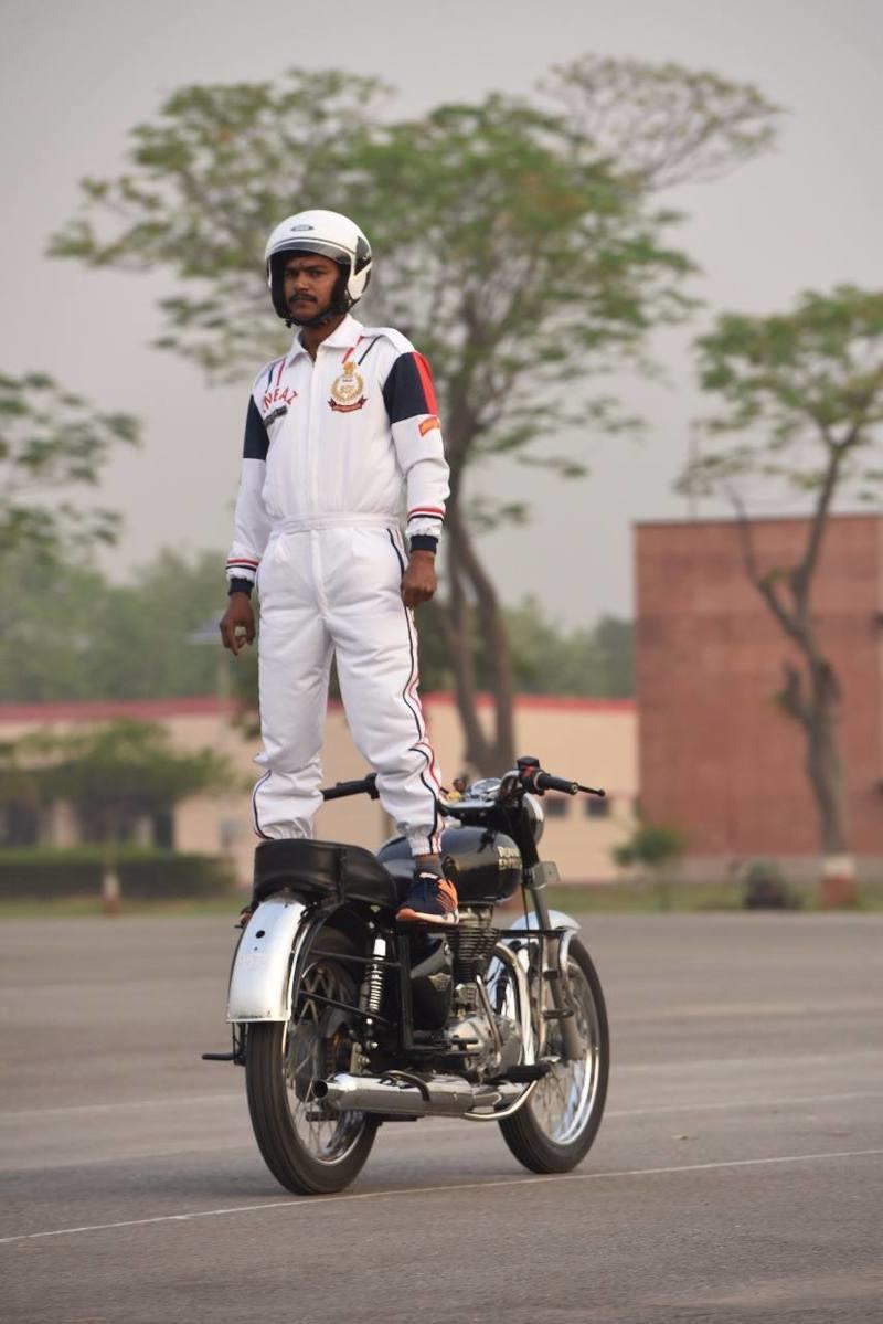 The Bsf Of The Indian Army Created Four Stunt Riding - Motorcycle , HD Wallpaper & Backgrounds