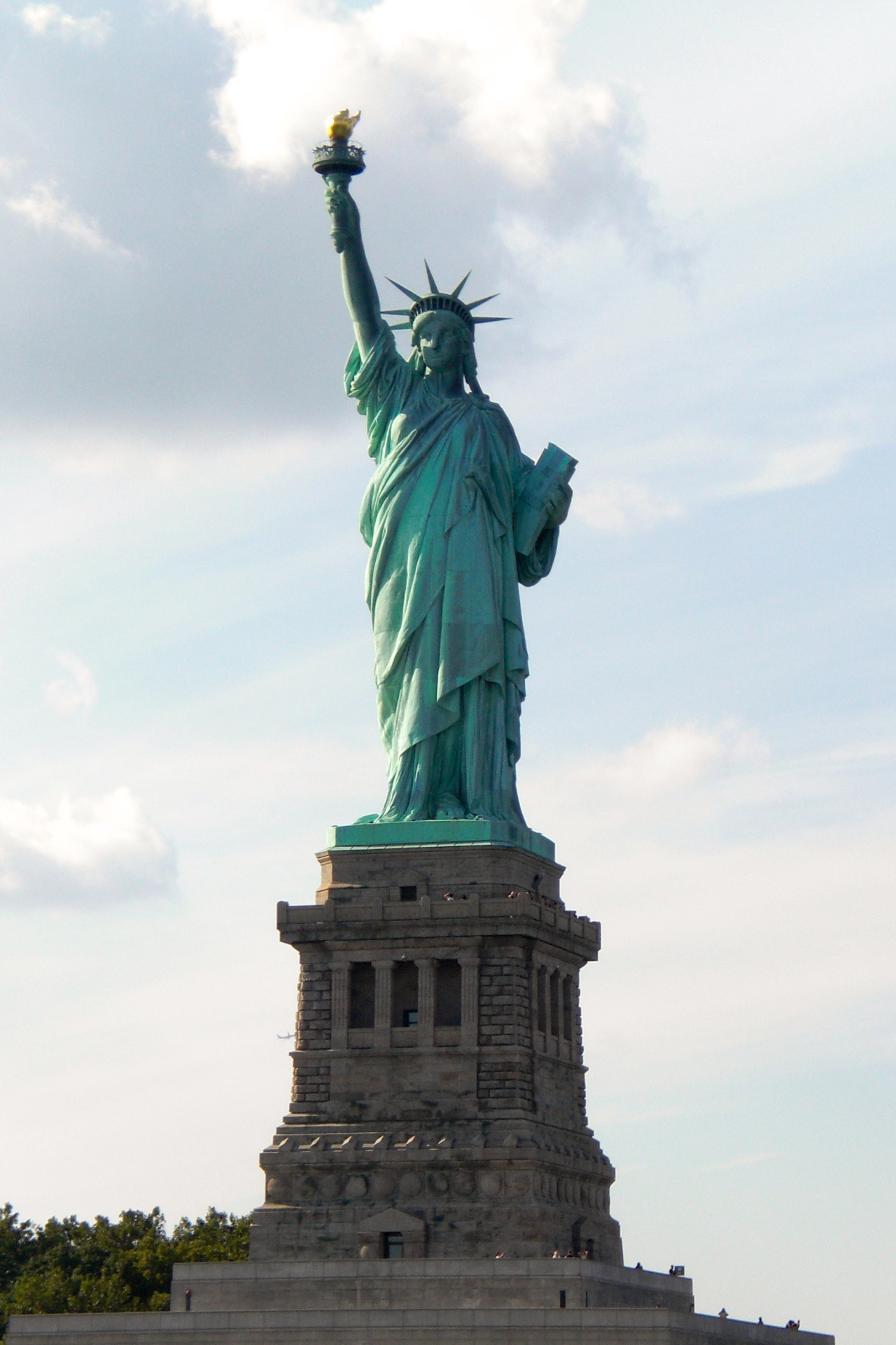 Statue Of Liberty Usa Clouds - Statue Of Liberty , HD Wallpaper & Backgrounds