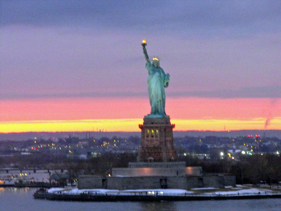 Statue Of Liberty At Sunset , HD Wallpaper & Backgrounds