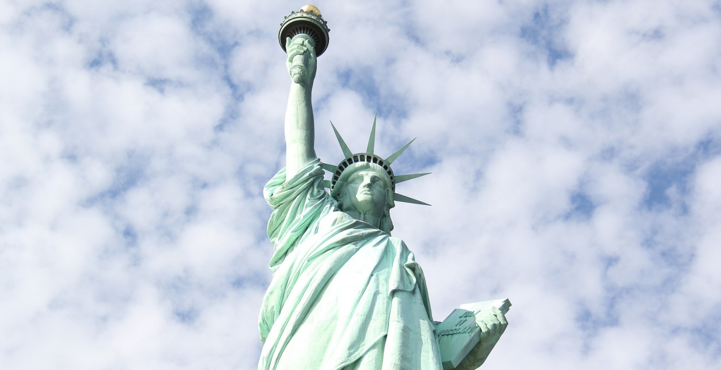 Statue Of Liberty In New York Hd Wallpaper Wallpapers - Statue Of Liberty , HD Wallpaper & Backgrounds