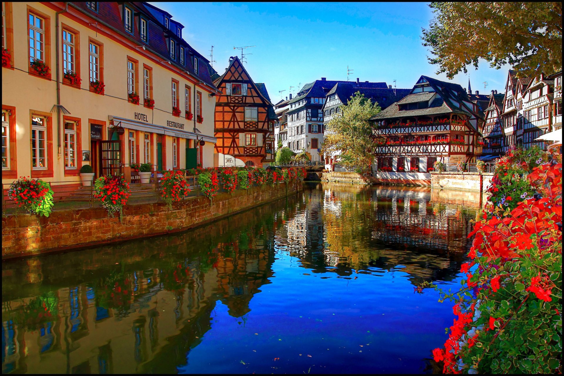 Strasbourg Straßburg France River Ile Shore Embankment - Maison Des Tanneurs , HD Wallpaper & Backgrounds