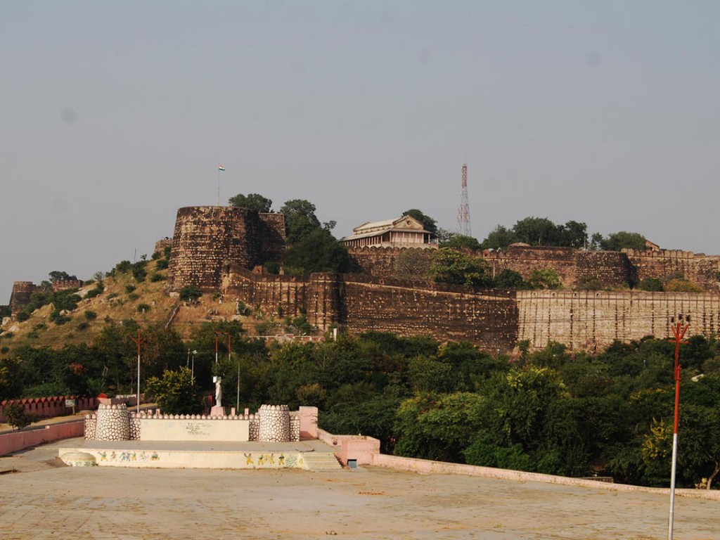 Jhansi Ka Kila Wallpaper - Fortification , HD Wallpaper & Backgrounds