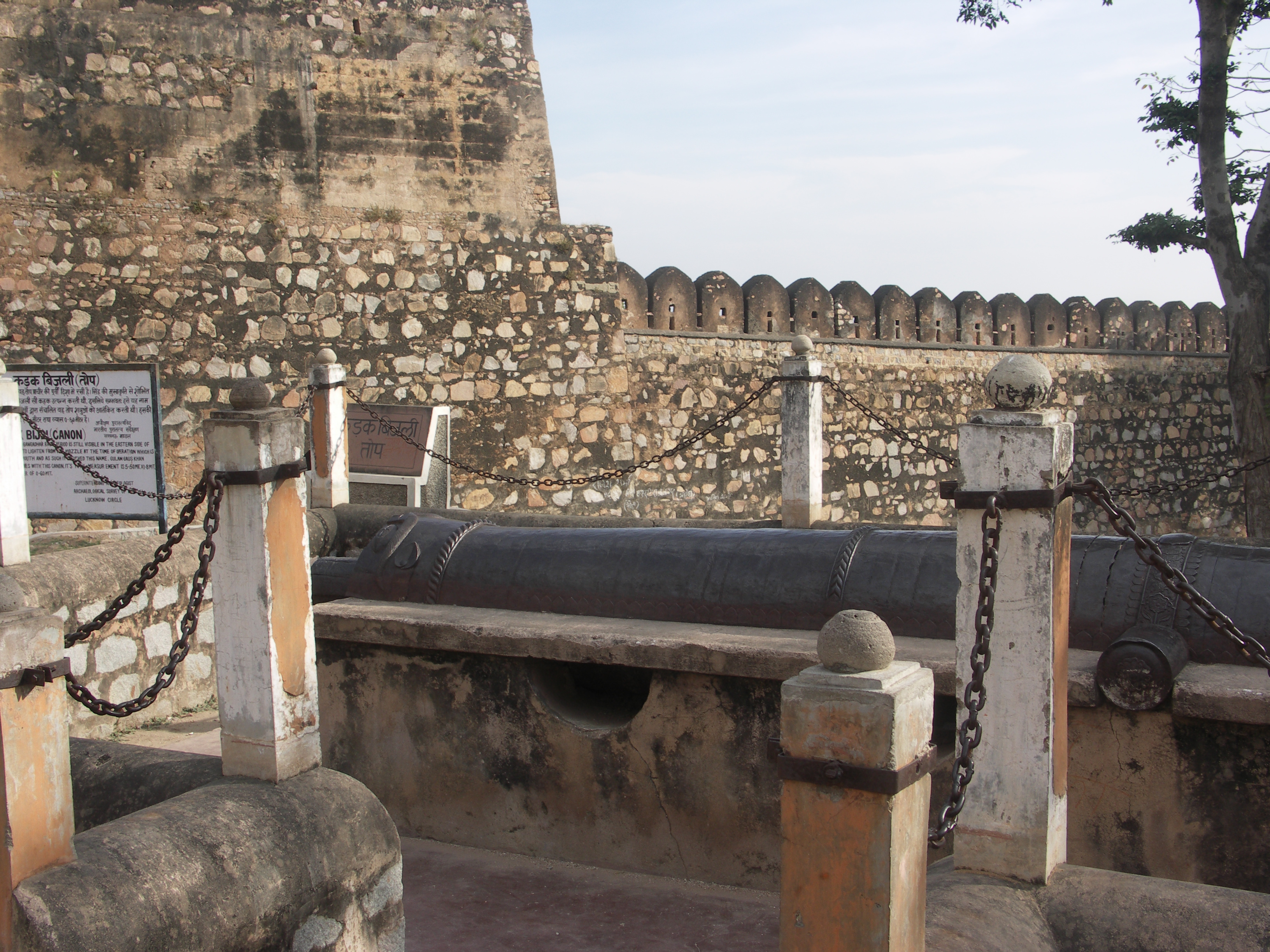 Jhansi Fort, Baruasagar, Pariccha, Deogarh - Jhansi Fort , HD Wallpaper & Backgrounds