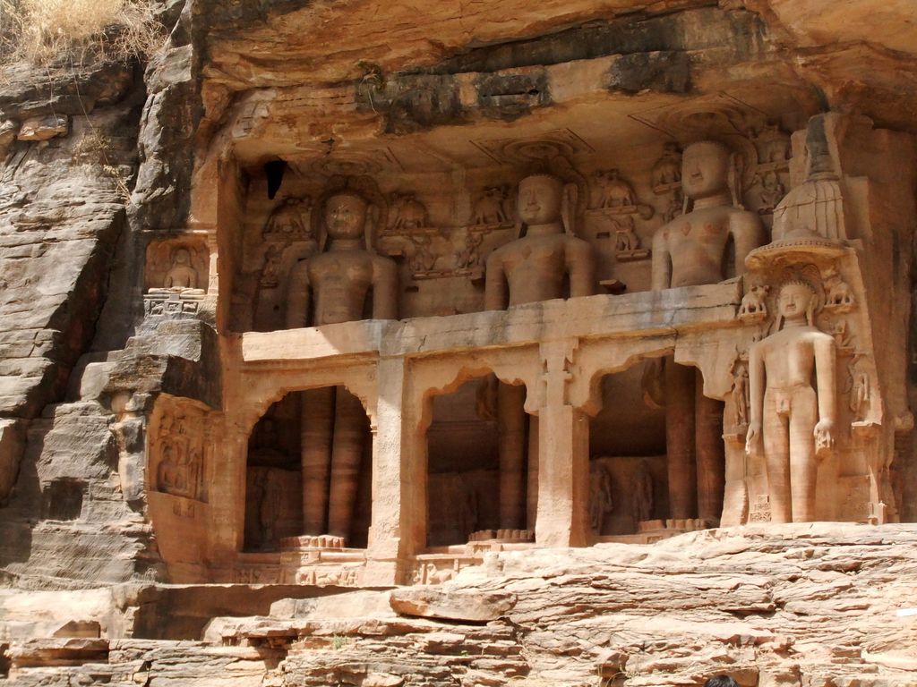 Jain Statues Near Fort Gwalior - Gwalior Fort, Jain Sculptures , HD Wallpaper & Backgrounds