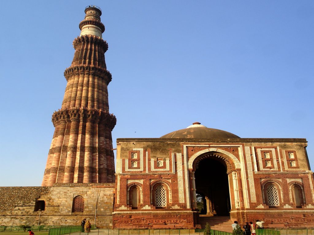 A Day Spent Well In The Beautiful Locales Of Qutab - Qutub Minar Monuments India , HD Wallpaper & Backgrounds