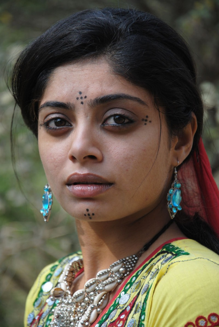 Vana Yuddham Movie Stills - Actress Shikha , HD Wallpaper & Backgrounds