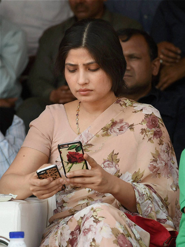 Akhilesh - Dimple Yadav Hot Sexy , HD Wallpaper & Backgrounds