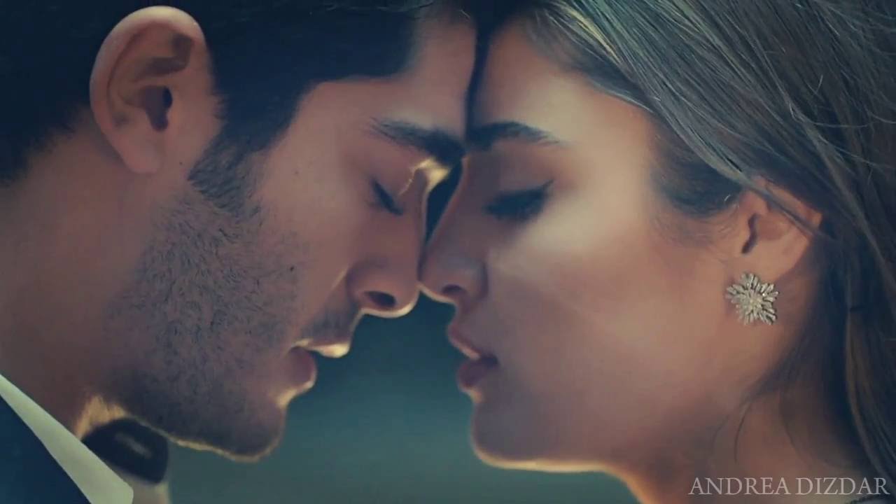 Hot Kiss Wallpaper Download - Romantic Murat And Hayat , HD Wallpaper & Backgrounds