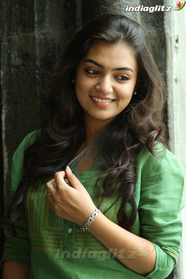 9 / 102 Neram - Tamil Actress Nazriya , HD Wallpaper & Backgrounds