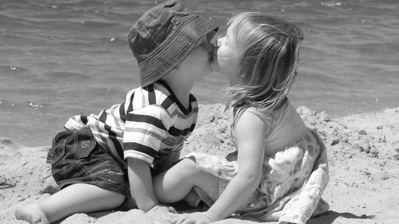 Kids Kissing Scene For Kiss Day High Definition Wallpapers - Kiss Kids , HD Wallpaper & Backgrounds