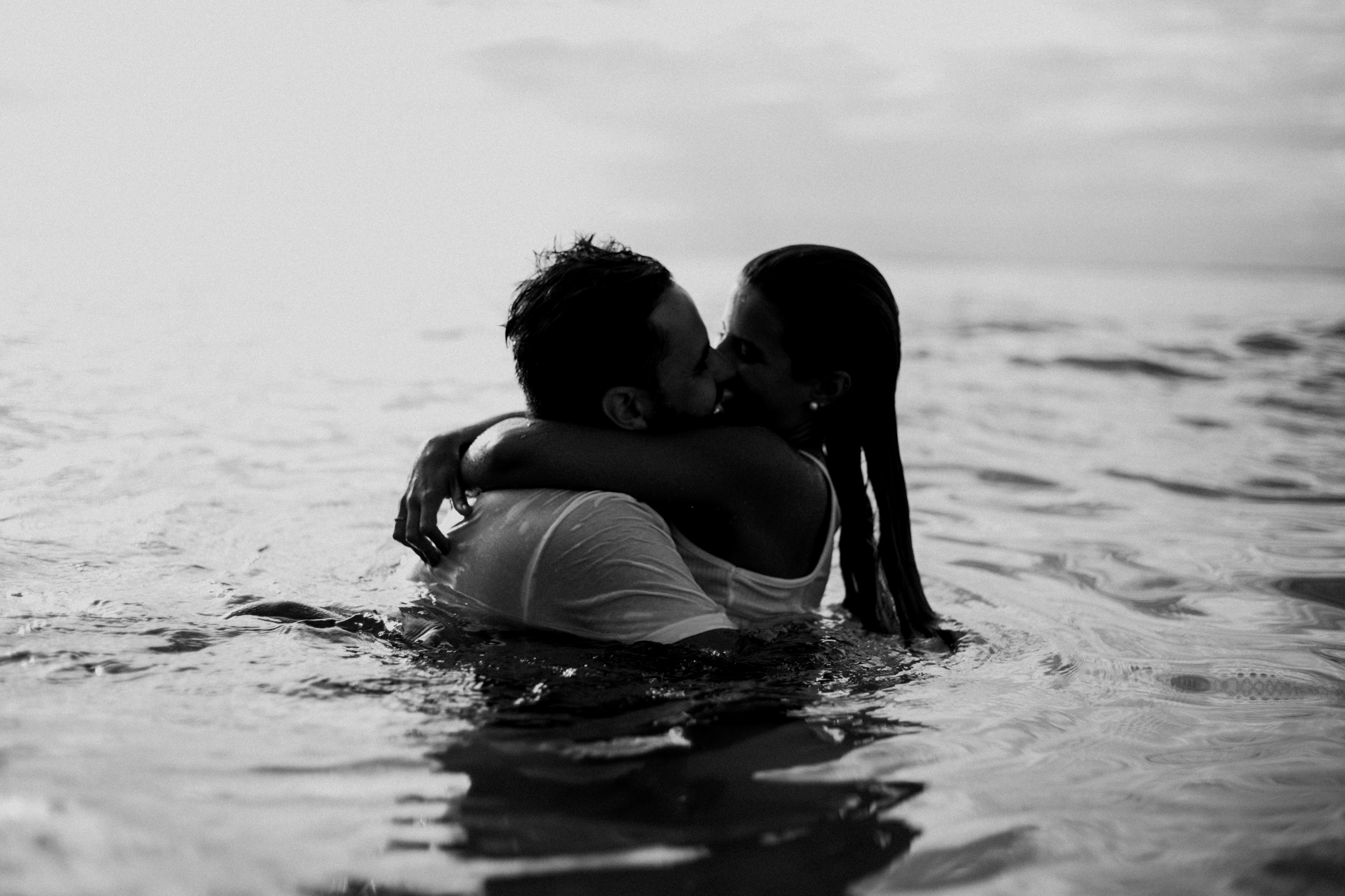 Edward Eyer - Romantic Couple Kiss Black And White , HD Wallpaper & Backgrounds
