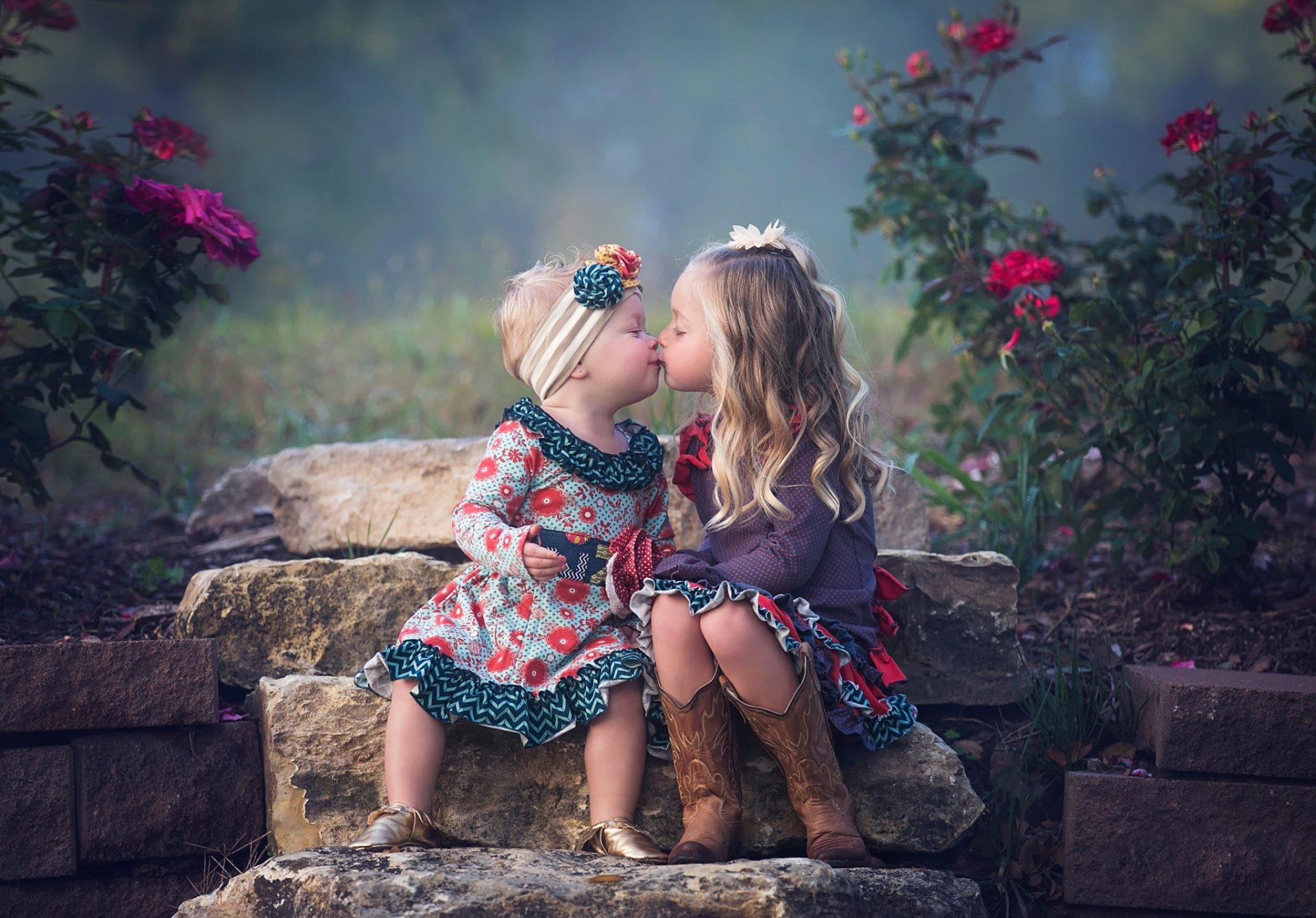 Cute Sisters Love Wallpapers Hd (#596264) - HD Wallpaper & B. 