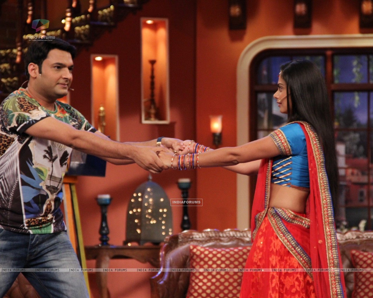 Kapil Sharma Dances With Toral Rasputra On Comedy Nights - Toral Rasputra Hot Navel , HD Wallpaper & Backgrounds