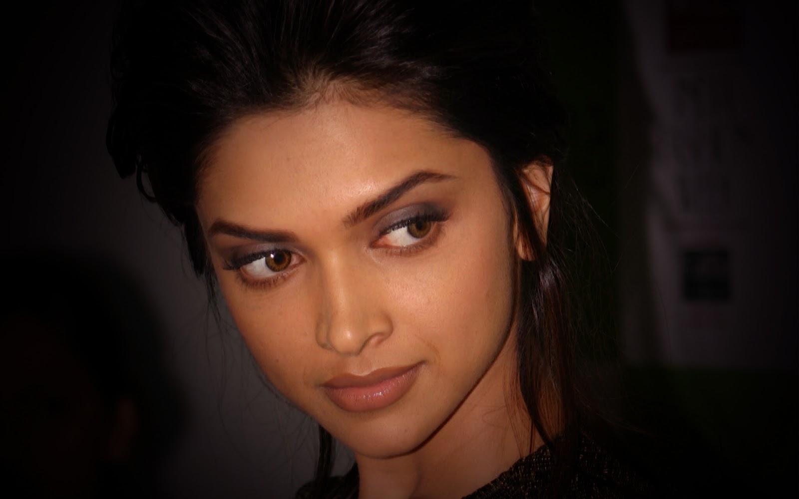 Hd Wallpapers Fine Bollywood Actress Deepika Padukone - Deepika Padukone Hd Images 1080p , HD Wallpaper & Backgrounds