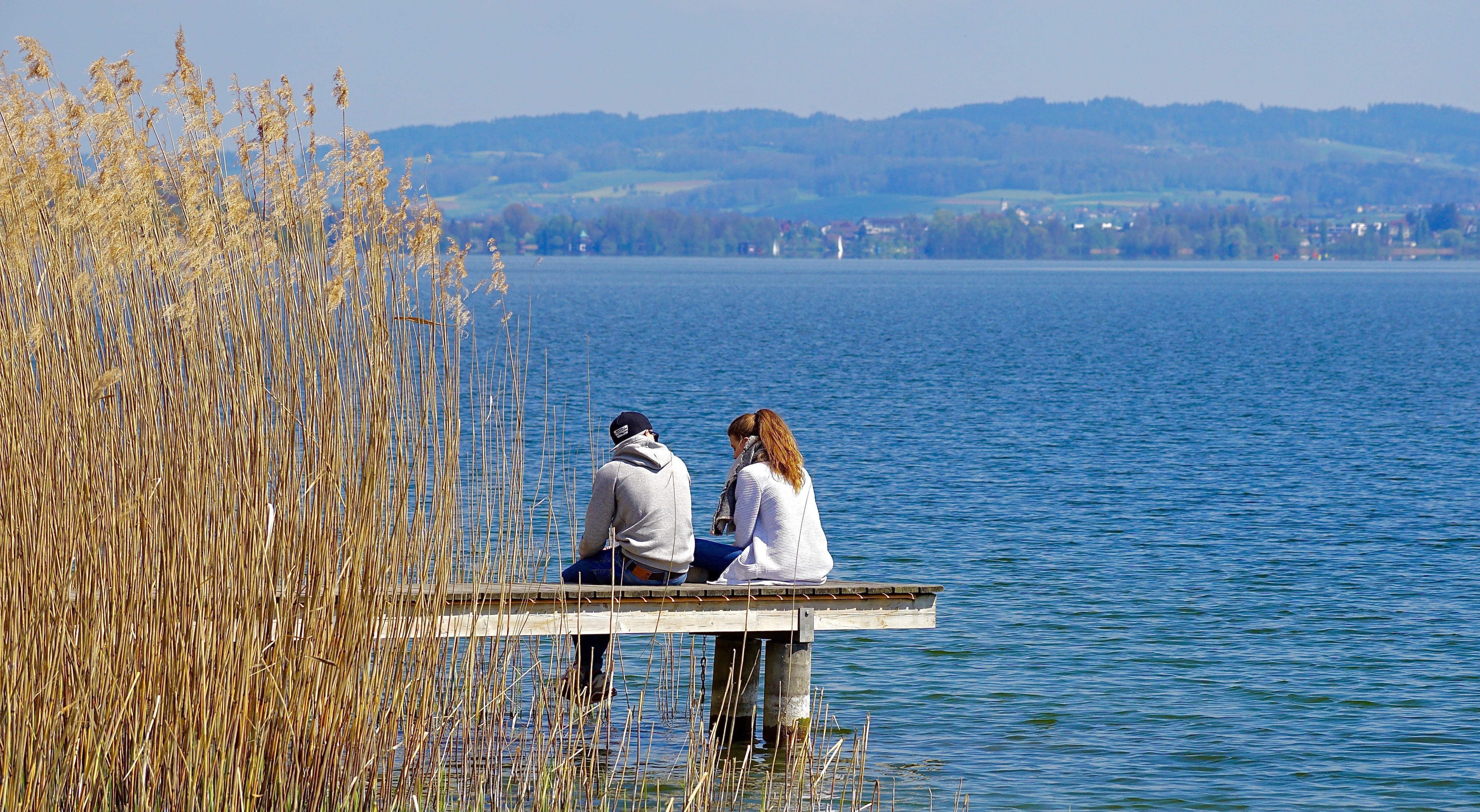 Sad Couple On Beach Romantic But Sad Mood - Couple In Peaceful Place , HD Wallpaper & Backgrounds