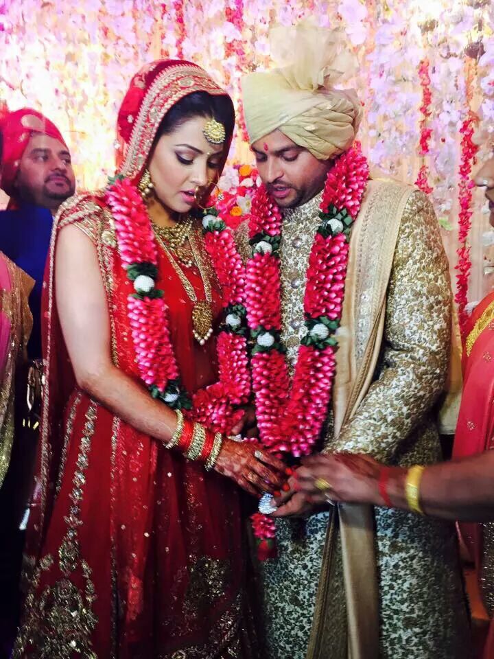 Suresjh Raina Wedding Photos And Images With Priyanka - Ms Dhoni And Priyanka , HD Wallpaper & Backgrounds