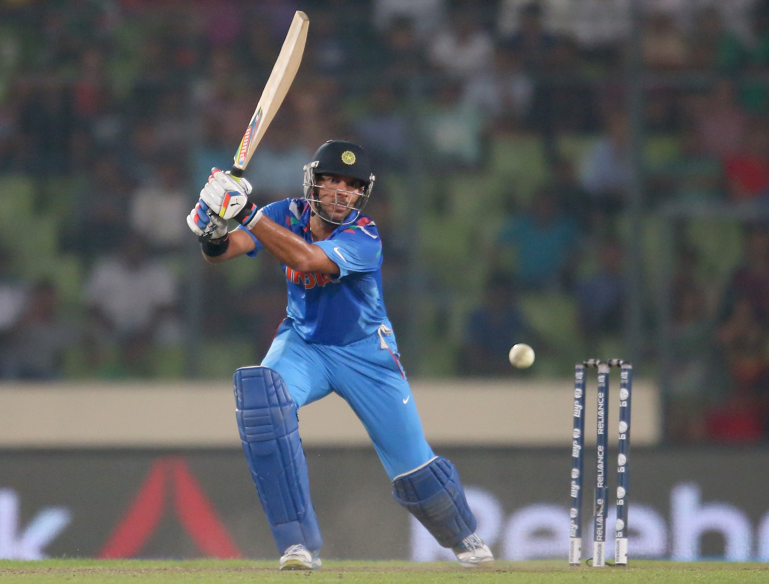 Yuvraj Singh Hd Wallpaper - Yuvraj Singh Wallpapers In Icc World Twenty 2014 , HD Wallpaper & Backgrounds