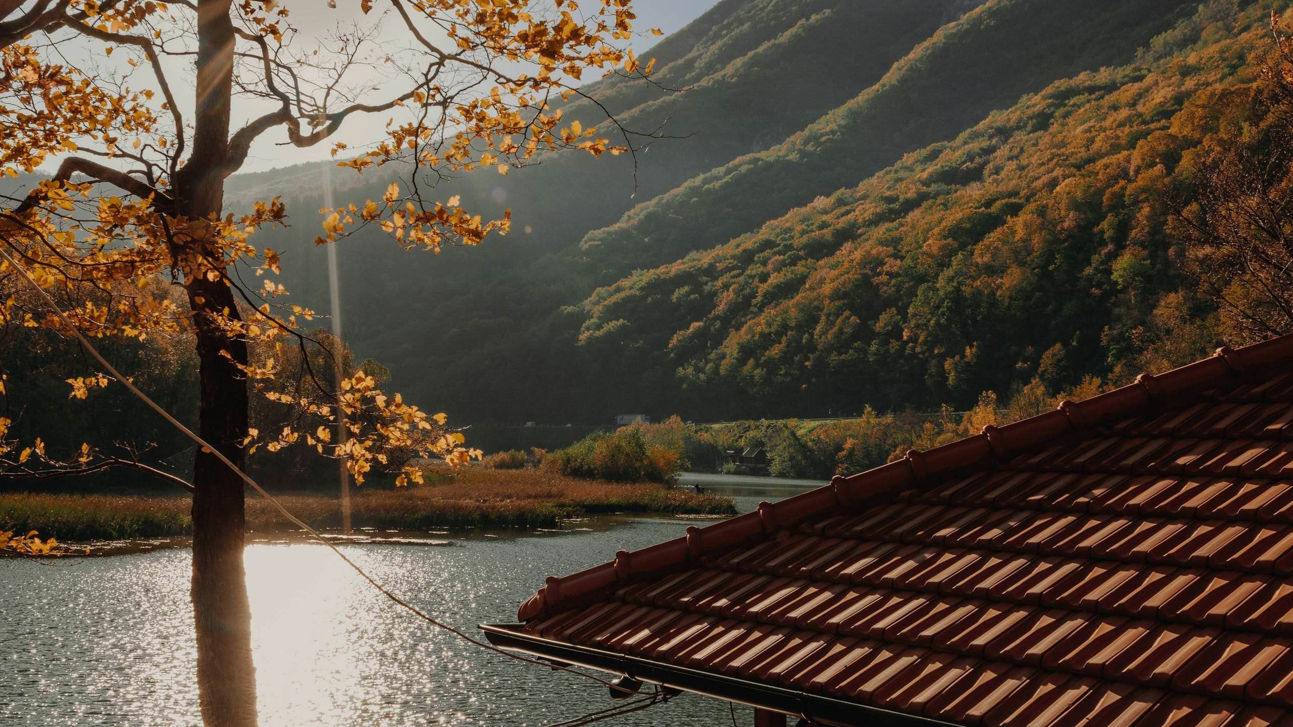Fall In Western Serbia Wallpaper - Loch , HD Wallpaper & Backgrounds