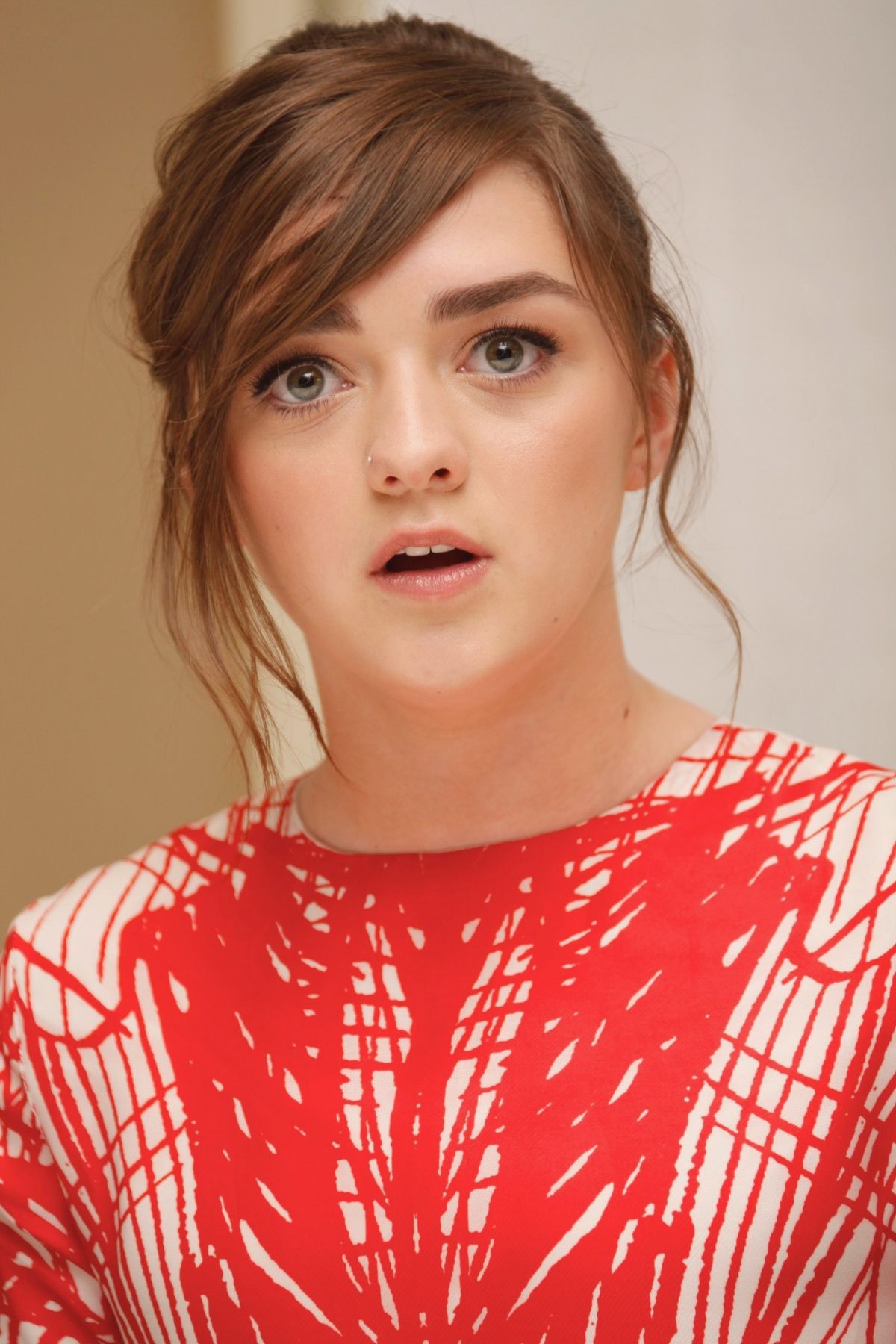 Maisie Williams Full Hd - Game Of Throne Cast Real Names , HD Wallpaper & Backgrounds