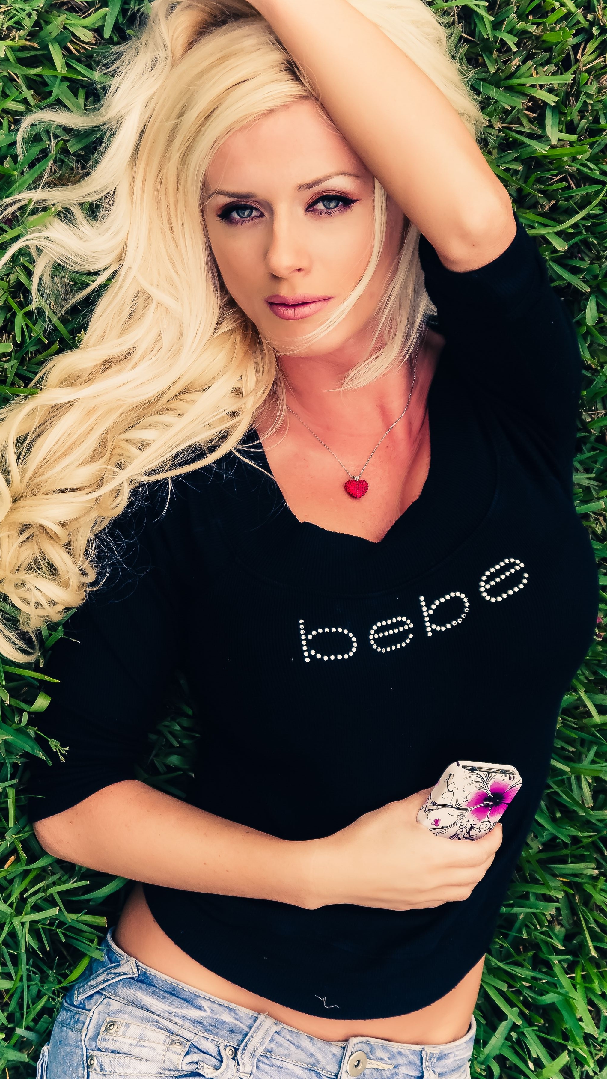 Aida Ridic Girl Black Shirt Iphone Wallpaper - Blond , HD Wallpaper & Backgrounds