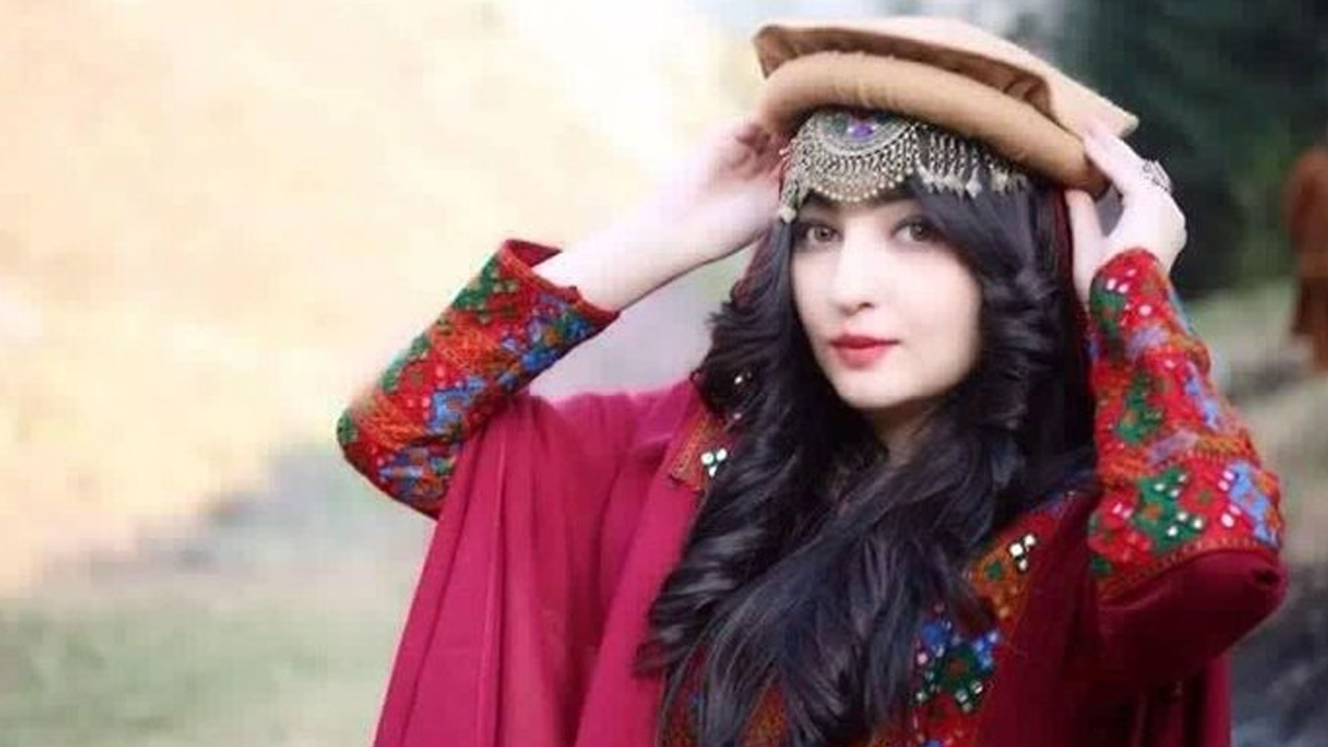 Gul Panra Lends Vocals To Peshawar Zalmi Psl Pashto - Gul Panra , HD Wallpaper & Backgrounds