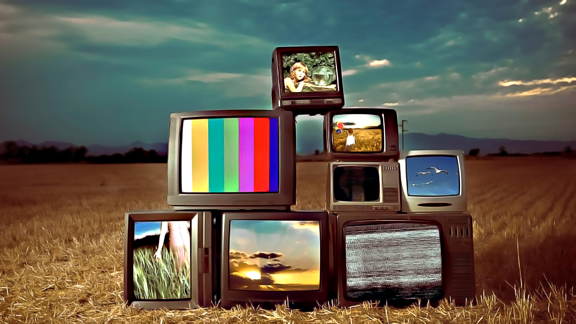 Old Tv In Field , HD Wallpaper & Backgrounds