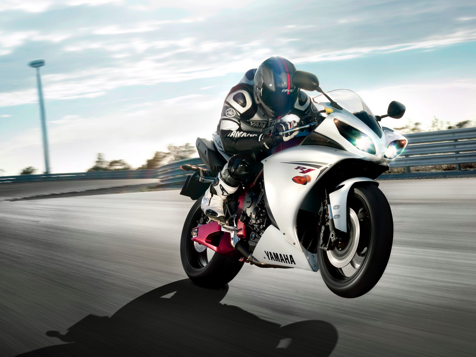 Menanti Akan Kehadiran Ke Empat Motor Gede Dari Yamaha - Yamaha R1 2012 , HD Wallpaper & Backgrounds