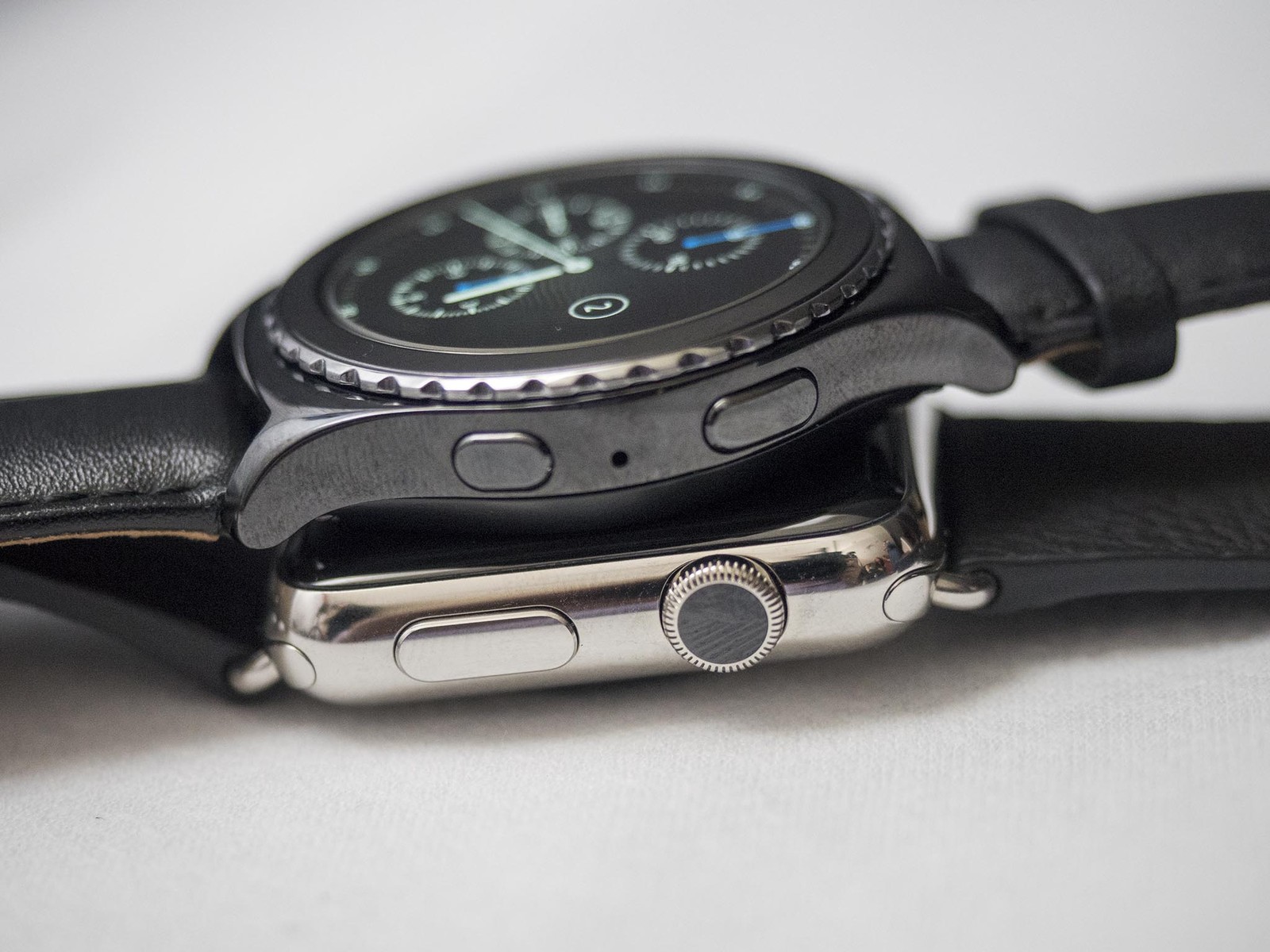 Samsung - Samsung Gear S3 Vs Apple Watch , HD Wallpaper & Backgrounds