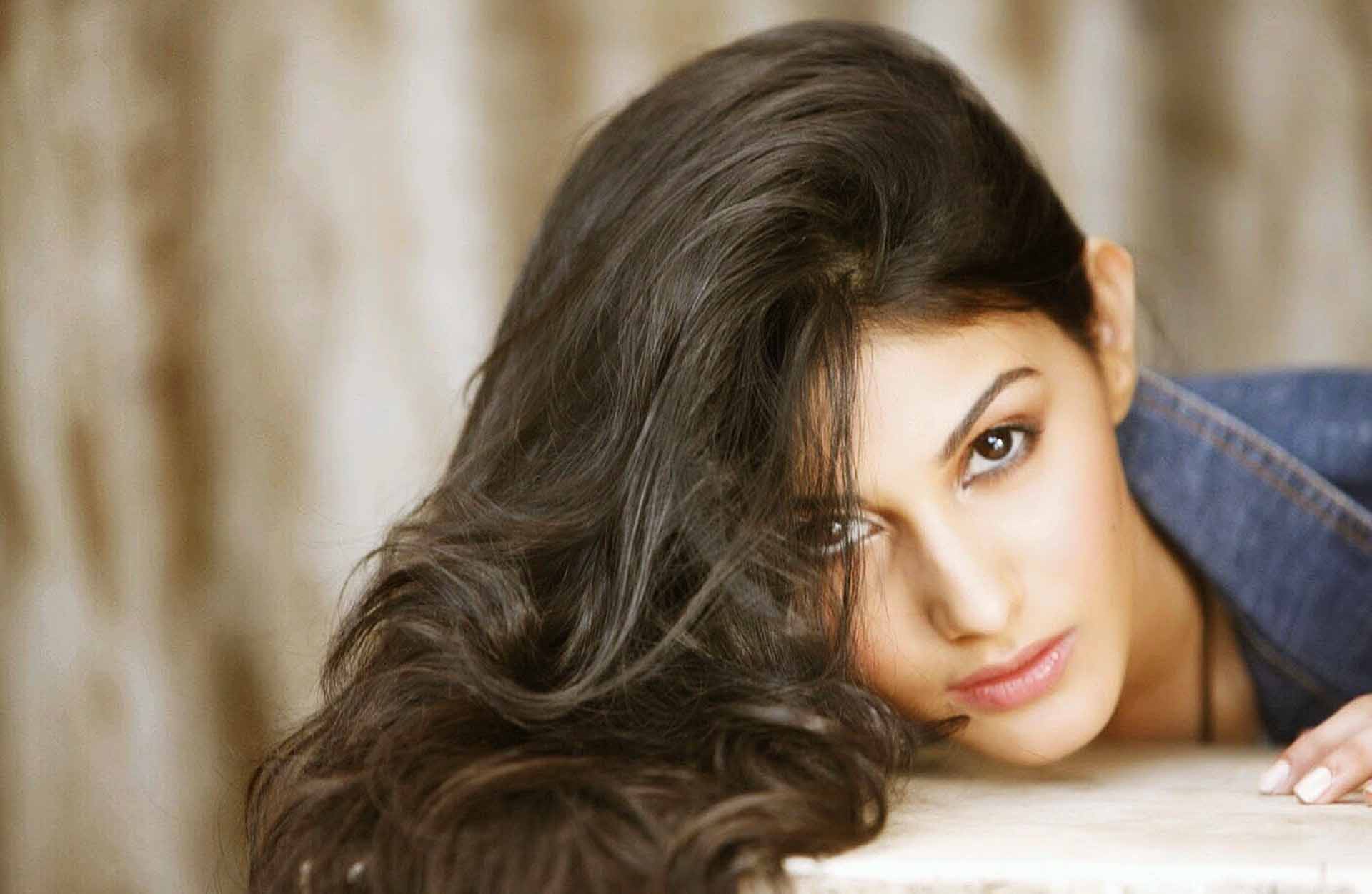 Amyra Dastur Wallpapers - Mr X Movie Actress , HD Wallpaper & Backgrounds
