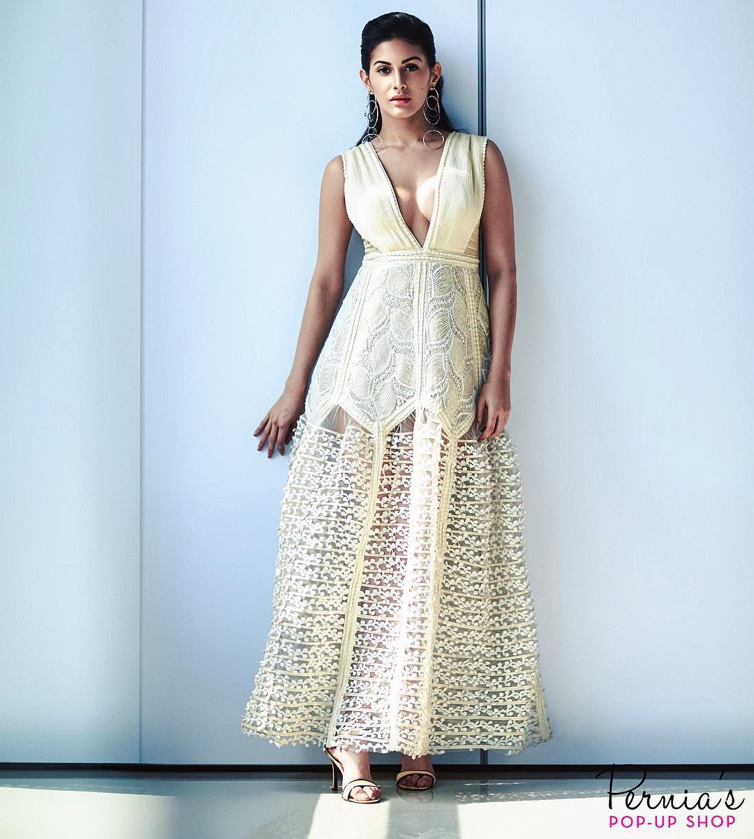 Amyra Dastur Latest Photoshoot Images - Actress Amyra Dastur Latest Hot & Sexy , HD Wallpaper & Backgrounds