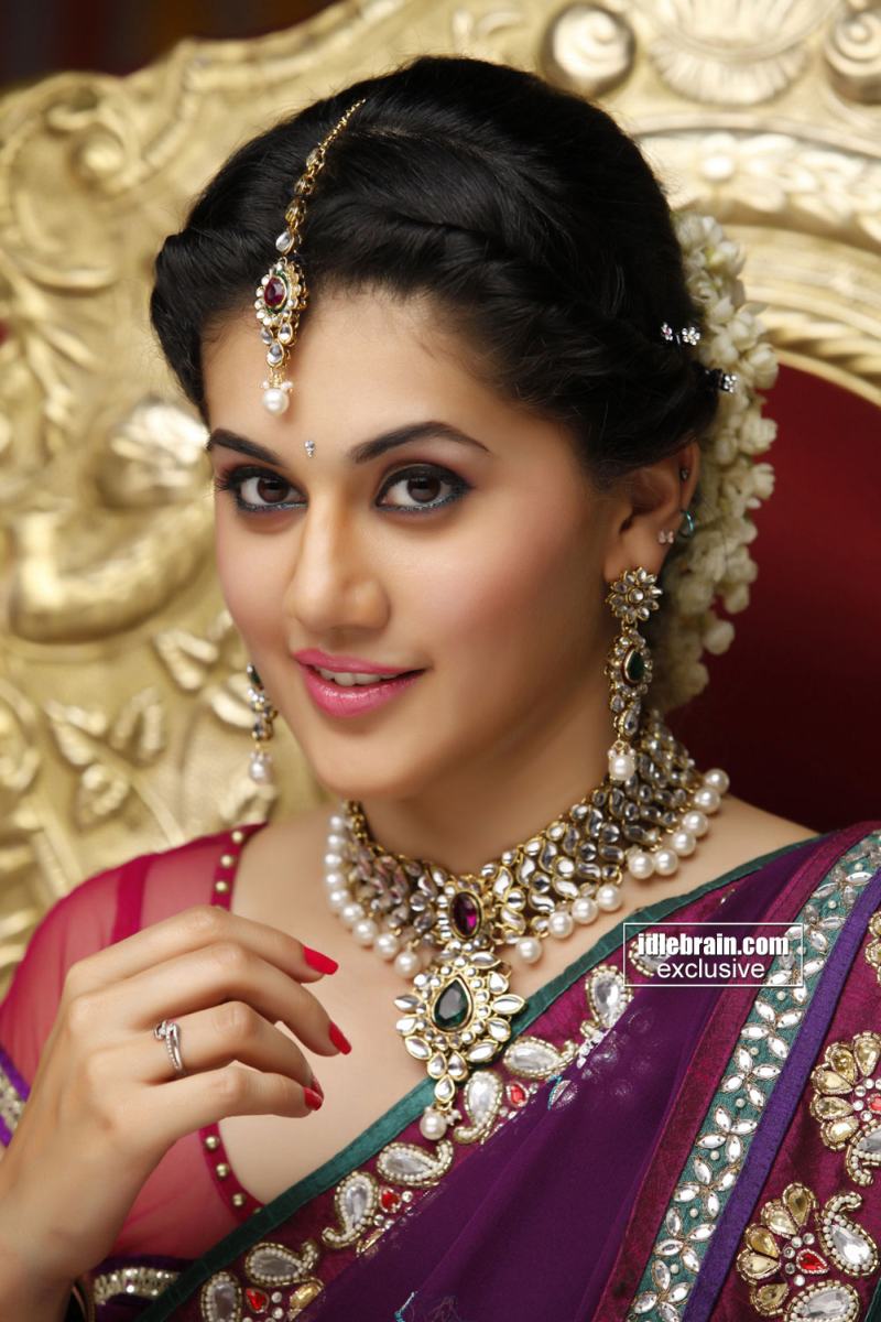Beautiful Taapsee In A Saree - Taapsee Pannu Full Hd , HD Wallpaper & Backgrounds
