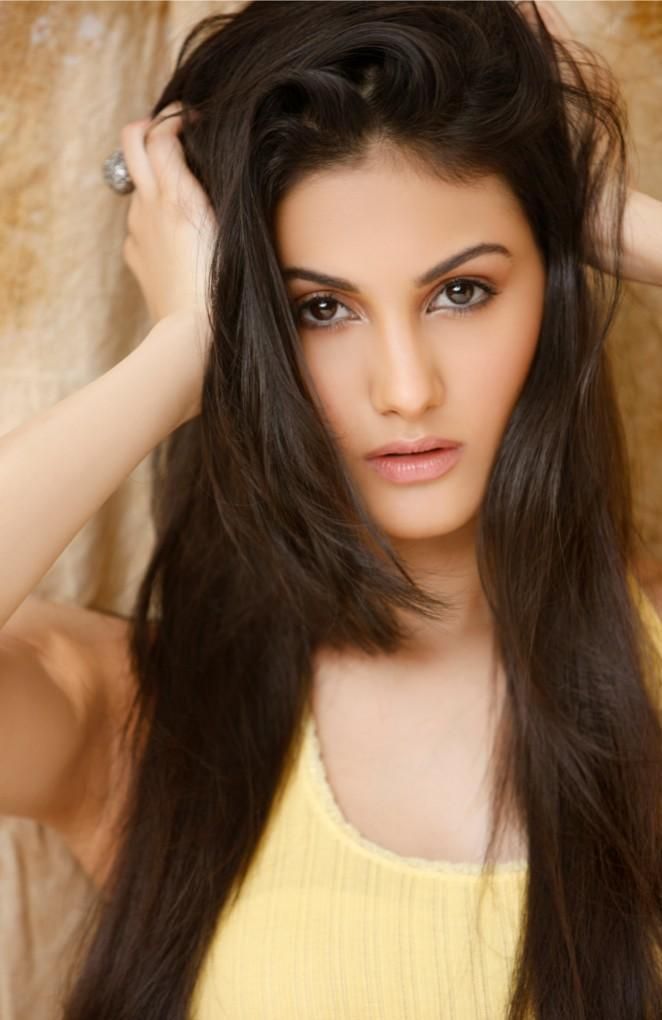 Amyra Dastur Beauty At Its Best - Mr X Movie Actress , HD Wallpaper & Backgrounds