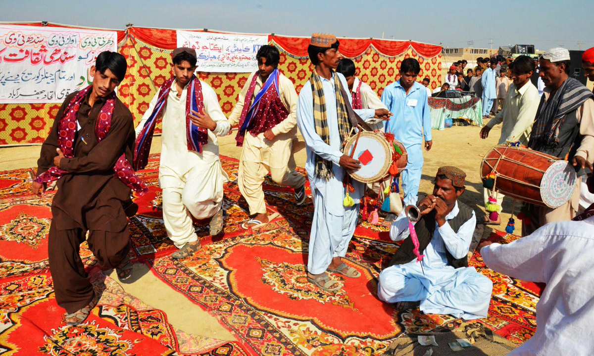 People Celebrate Sindhi Topi Ajrak Day, In Dera Allah - Rite , HD Wallpaper & Backgrounds