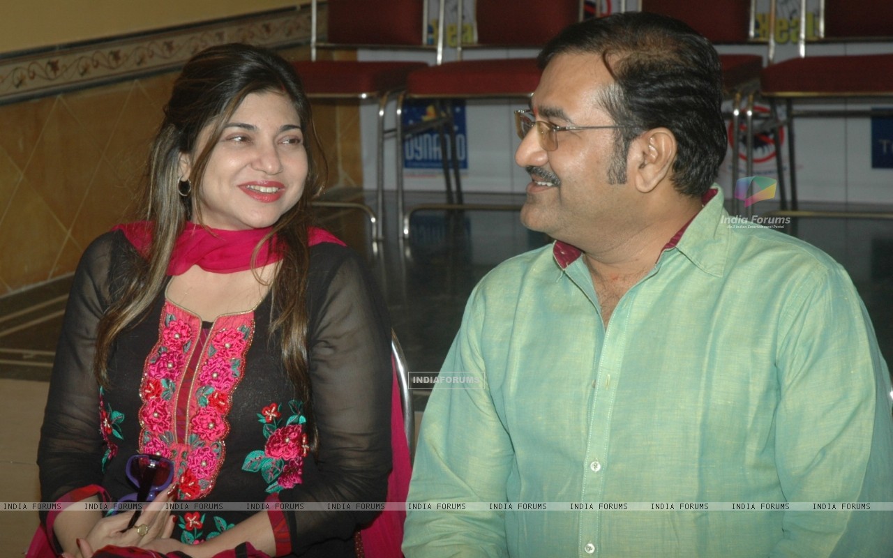 Sudesh Bhosle And Alka Yagnik Sang At Grand Rehearsal - Fun , HD Wallpaper & Backgrounds