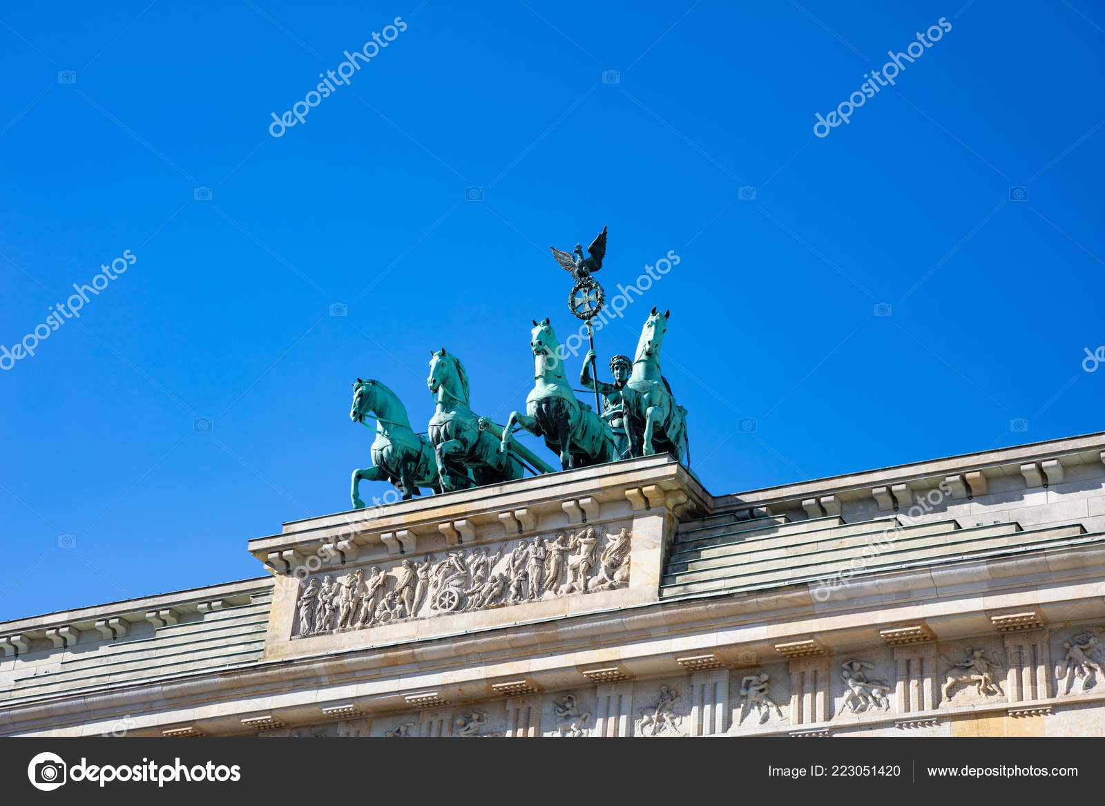 Puerta De Brandenburgo En Berlín, Alemania, Bajo Ángulo - Brandenburg Gate , HD Wallpaper & Backgrounds