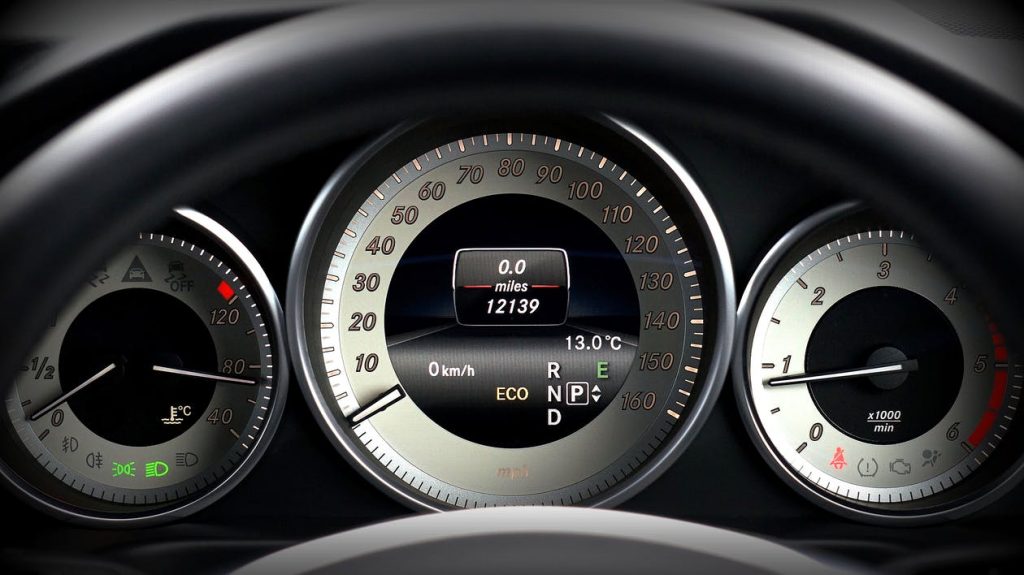Fyi, I Know There's A Lot Of People Using Uber Or Lyft - Mercedes Benz Speedometer Hd , HD Wallpaper & Backgrounds