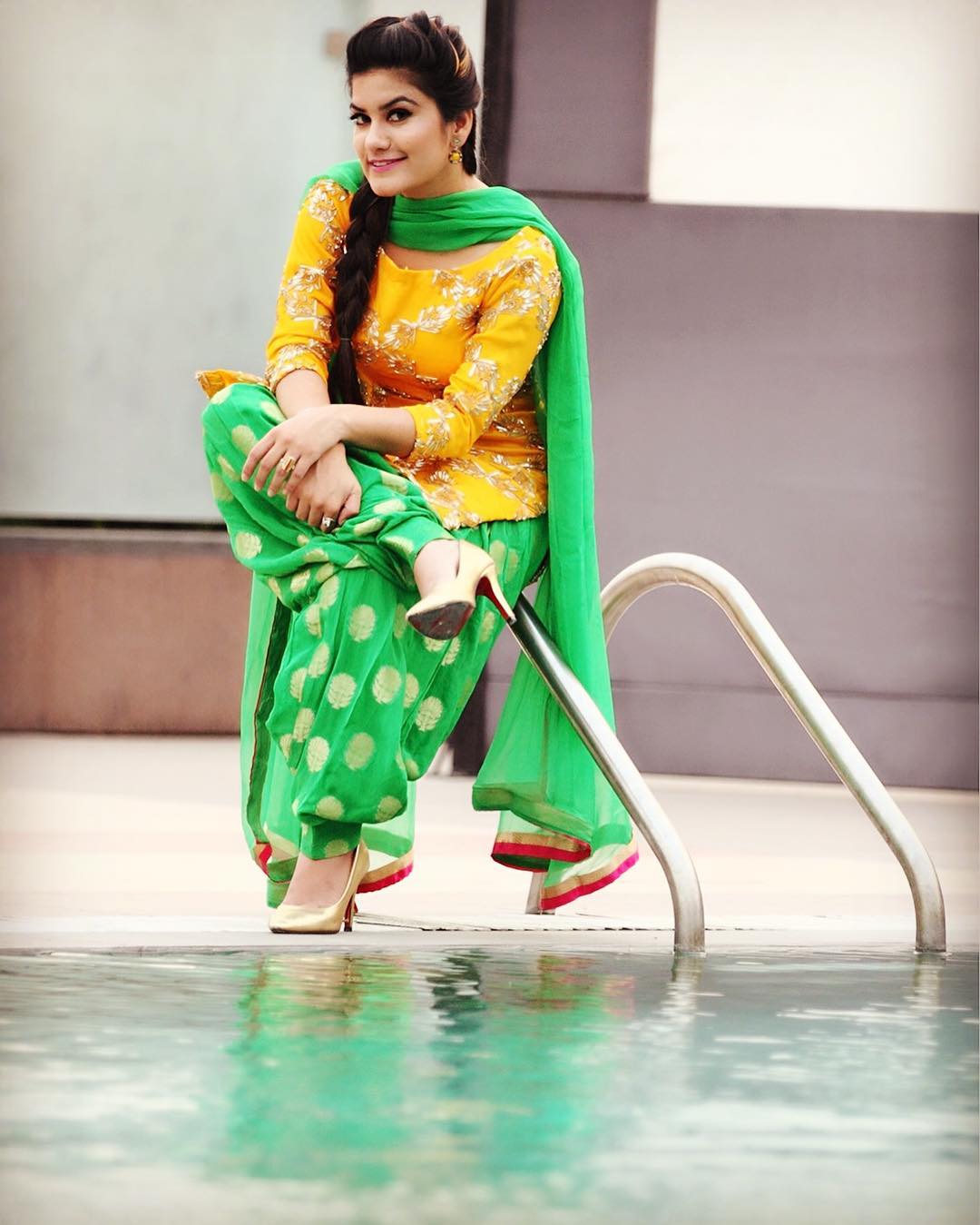 Beautiful Kaur B Hd Wallpaper In Punjabi Suit Green - Kaur B Full Hd , HD Wallpaper & Backgrounds